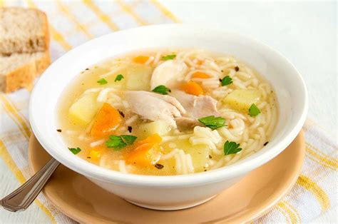 Arroz en caldo de pollo