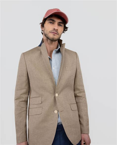 Look a capas con americana tostada