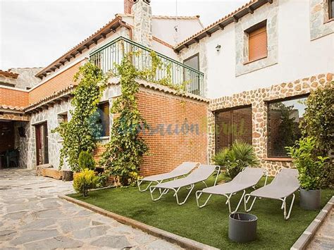 Fachada principal de la Casa Rural El Horno de Herreros