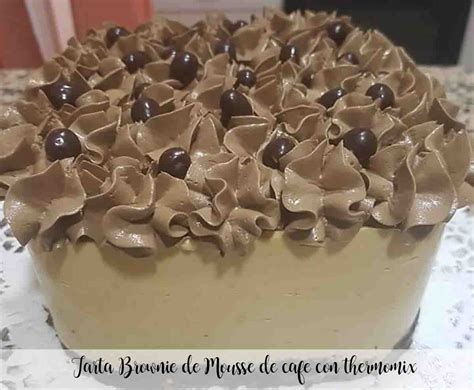 Preparación de la base de brownie para una tarta mousse