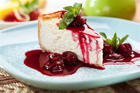 Variedad de frutas para acompañar la tarta de queso