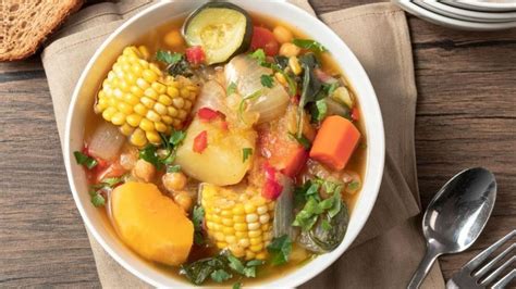 Puchero humeante en un día frío de invierno