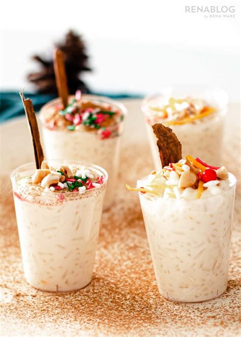 Vasitos individuales de arroz con leche decorados con canela y pasas