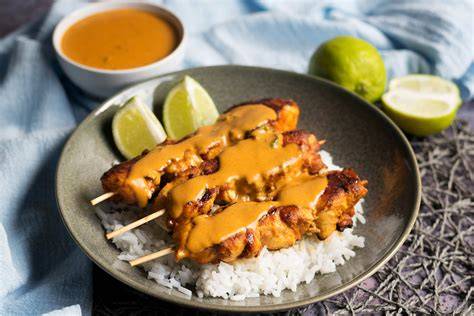 Brochetas de pollo estilo Thai