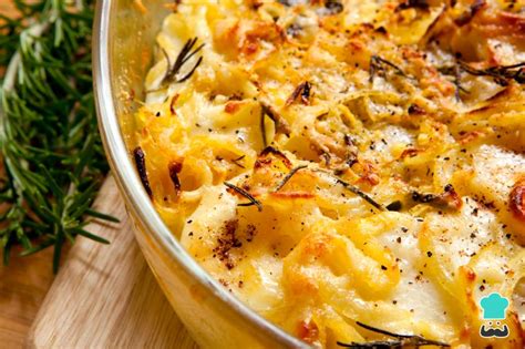 Patatas gratinadas con romero y queso