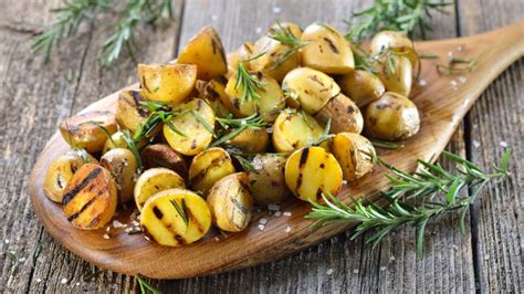 Patatas asadas con romero