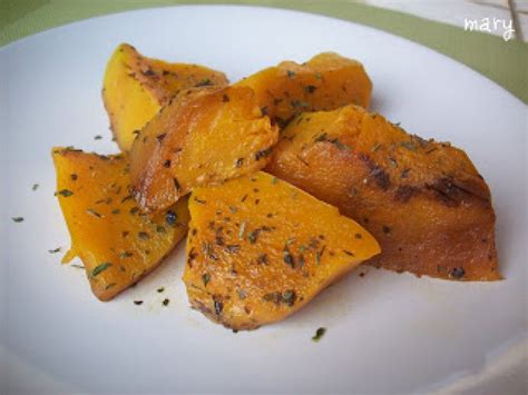 Plato de fritada de calabaza con hierbas aromáticas