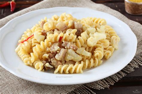 Plato de pasta con coliflor y pan rallado