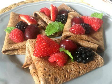 Crepes de chocolate con frutos rojos