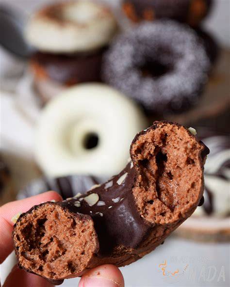 Donuts de avena y almendra con cobertura de chocolate