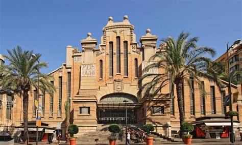 Mercado Central de Alicante con variedad de productos frescos