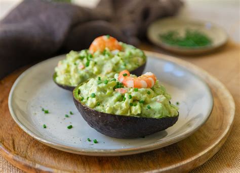 Cestitas de langostinos con mayonesa de aguacate