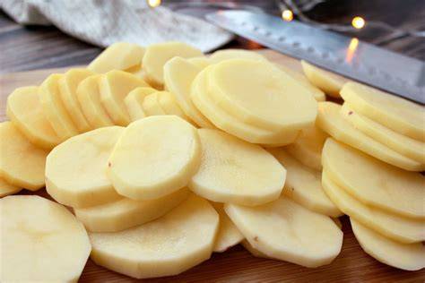Patatas cortadas en rodajas o palitos