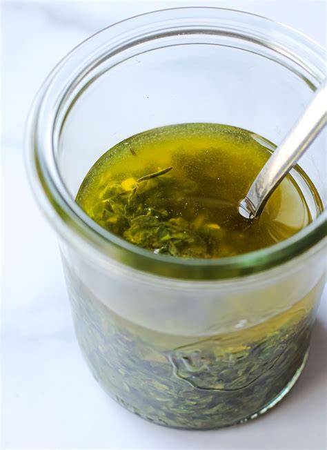 Preparación de aceite de albahaca