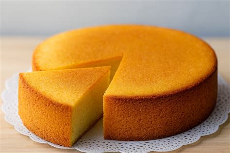 Torta de vainilla con leche condensada lista para servir