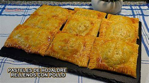 Pastelitos de hojaldre con forma de hamburguesa