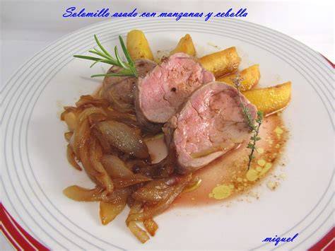 Solomillo de cerdo con salsa de cebolla, manzana y uva