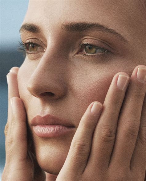 Infografía: Beneficios de Crème de la Mer en la reducción de líneas de expresión