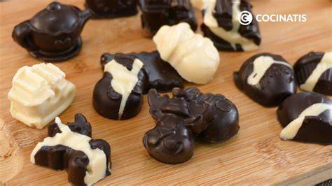 Crawssants crudiveganos decorados con chocolate blanco