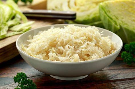 Proceso de fermentación de repollo para chucrut