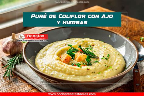 Puré de coliflor decorado con hierbas frescas