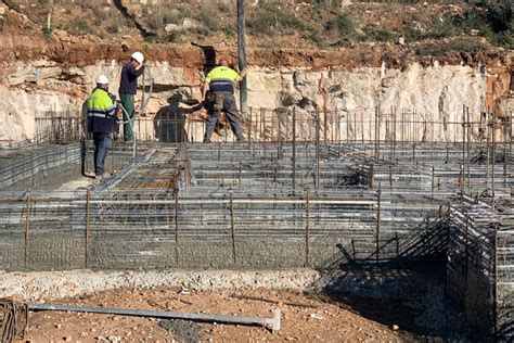Proceso de construcción de la estructura de una barbacoa de hormigón