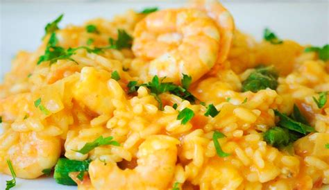 Plato de risotto de merluza y camarones