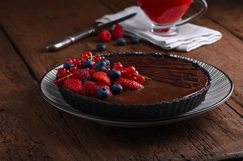 Tarta de chocolate con frutos rojos