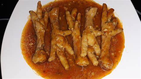 Patas de pollo hervidas con condimentos