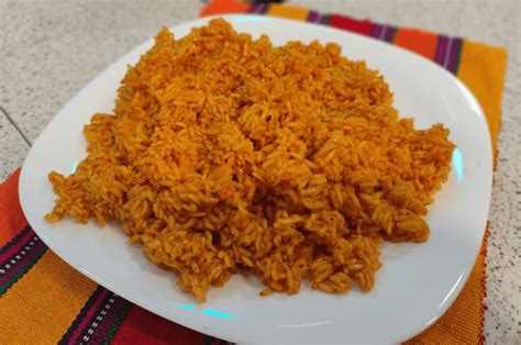 Arroz rojo Chamorro con achiote