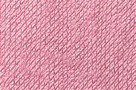 Primer plano de la textura del tejido crepé negro.