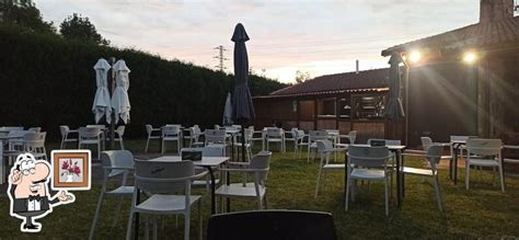 Interior de La Parrilla De Balbona, mostrando su ambiente acogedor