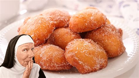 Freidora con suspiros de monja dorándose