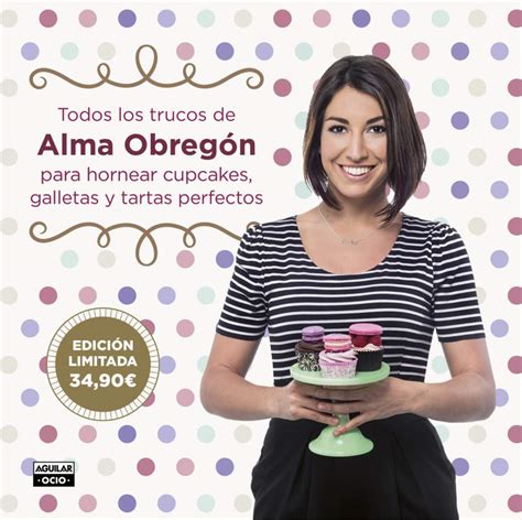 Alma Obregón preparando cupcakes