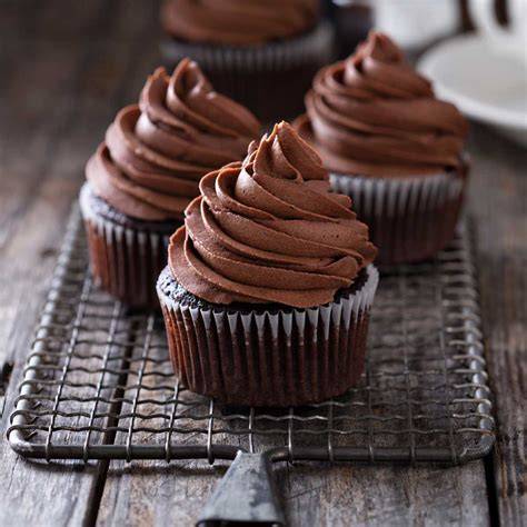 Cupcakes de chocolate decorados con buttercream