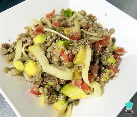 Ensalada de lentejas con aguacate y quinoa