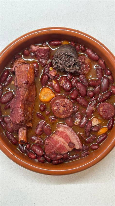 Alubias con costilla adobada y sacramentos