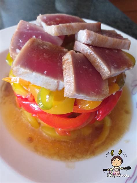 Timbal de atún con pimientos asados