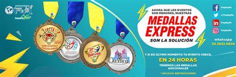 Medallas y trofeos de Cremoso Postres por sus panettones