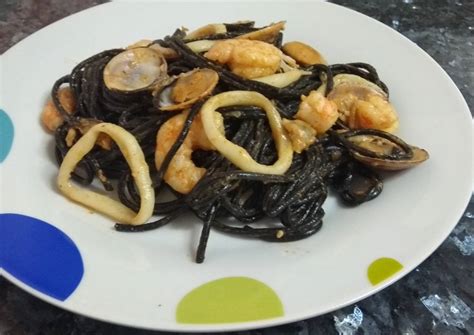 Espaguetis negros con marisco