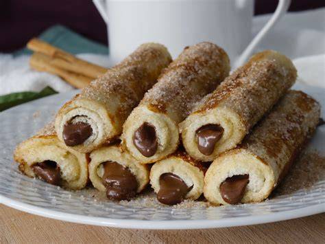Rollitos de pan de molde con chocolate fritos