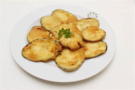 Berenjenas fritas doradas y crujientes