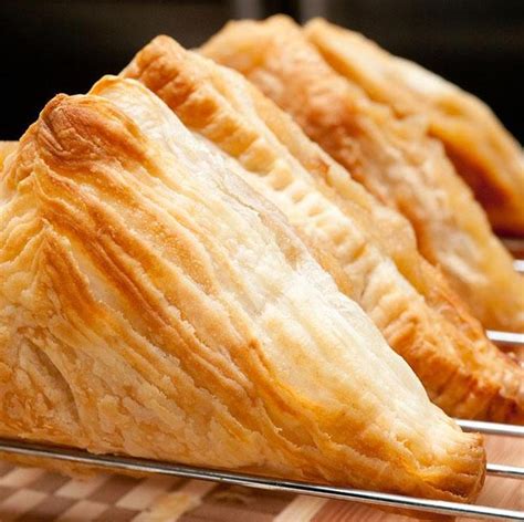 Pastelitos de hojaldre recién horneados