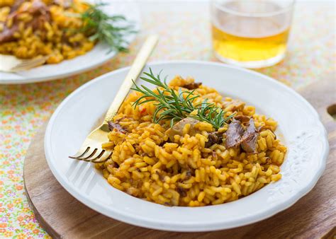 Plato de arroz de codorniz y setas