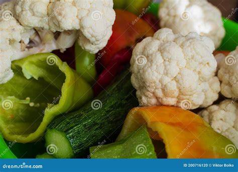 Verduras variadas cortadas y listas para cocinar