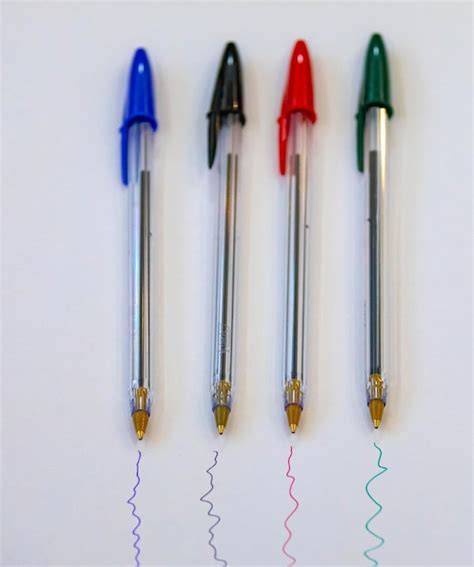 Bolígrafos Faber-Castell de diferentes estilos y colores