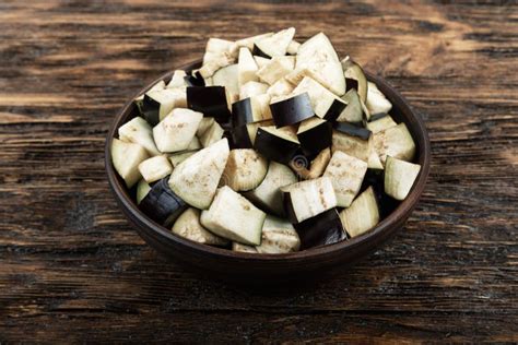 Imagen de berenjenas cortadas en dados