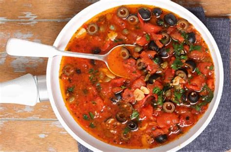 Ingredientes frescos para salsa portuguesa