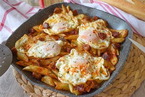 Huevos tontos con bacalao fritos