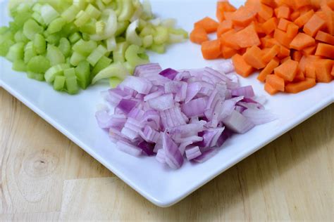 Proceso de corte de verduras para coleslaw